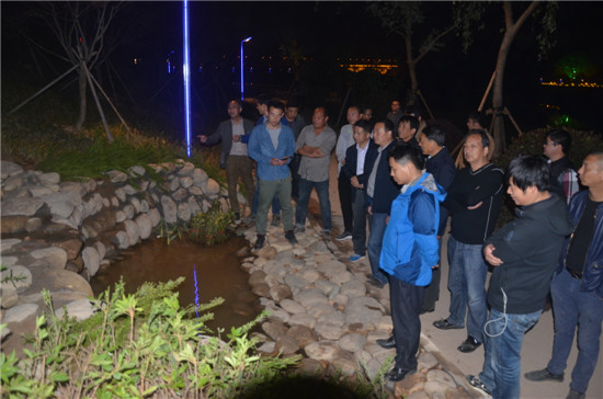 搶抓晴好天氣,24小時不間斷作業(yè)