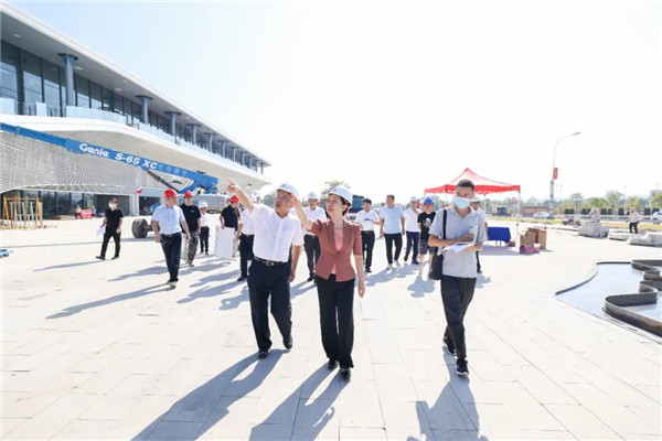 胡雪梅調(diào)研國(guó)慶期間不停工重點(diǎn)項(xiàng)目、商貿(mào)旅游消費(fèi)工作