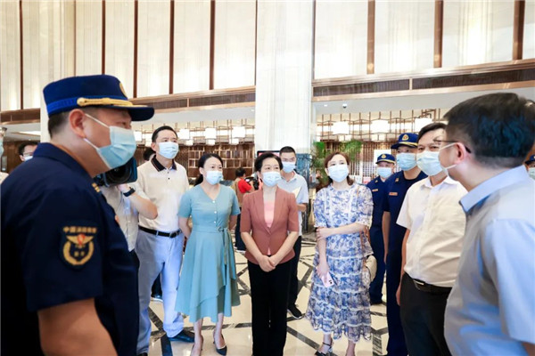 胡雪梅調(diào)研國(guó)慶期間不停工重點(diǎn)項(xiàng)目、商貿(mào)旅游消費(fèi)工作