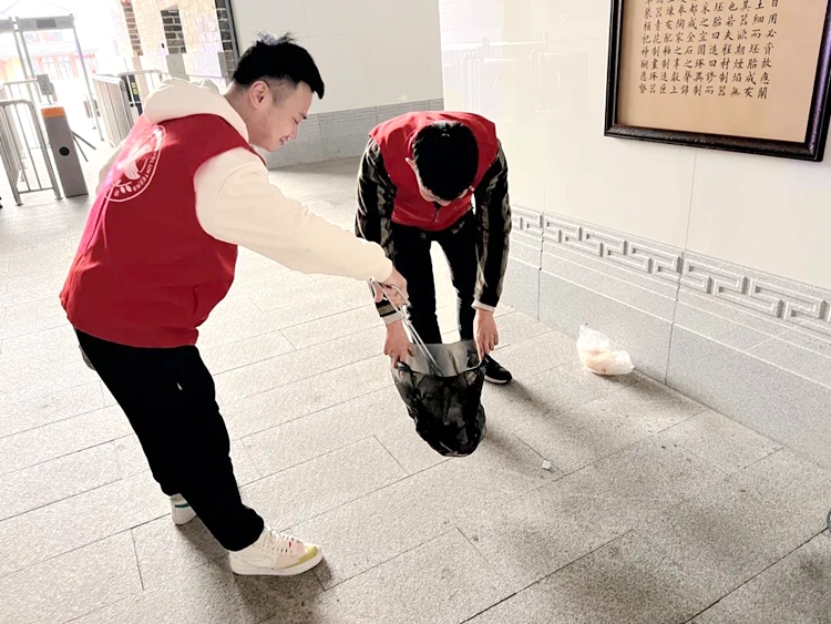 城投集團開展“學習雷鋒我先行 追夢奮進新時代”志愿活動