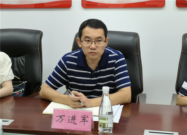 萬進軍一行調研城投集團基層黨建工作