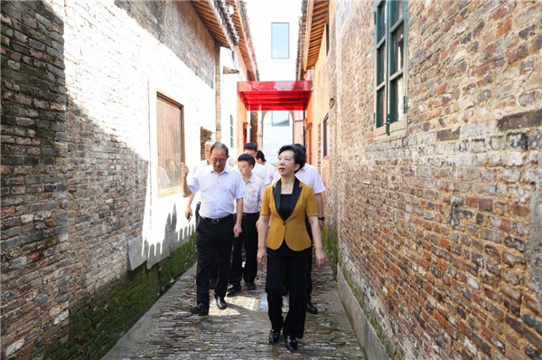 胡雪梅：珍惜寶貴資源資產 政企同心同向發力 共促全市經濟高質量發展