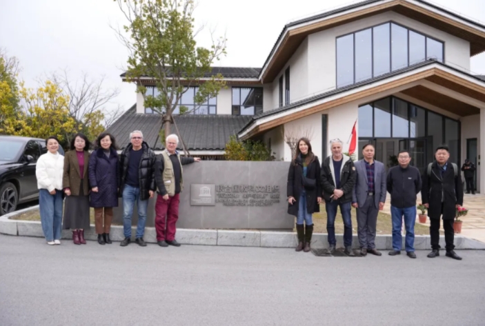 聯(lián)合國教科文組織陶藝學(xué)會(huì)(IAC)奧利奧主席一行參觀考察昌南教育