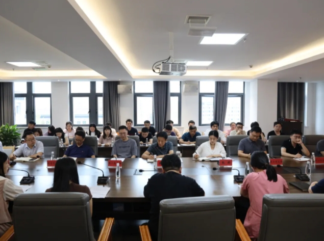 市城投集團召開深入貫徹中央八項規定精神學習教育征求意見建議座談會